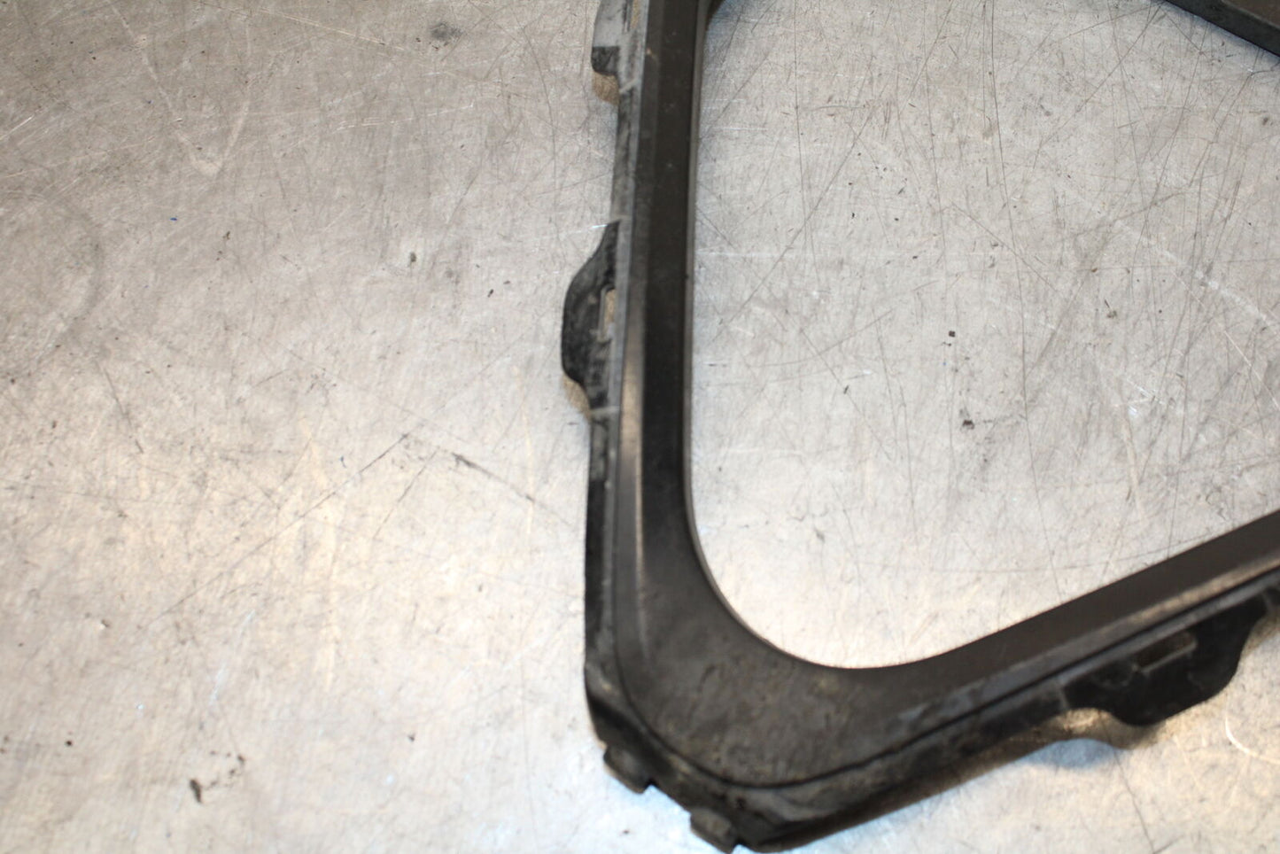 08-09 SUZUKI GSXR600 FRONT LOWER INNER EXHAUST V FAIRING COWL GUARD BB728