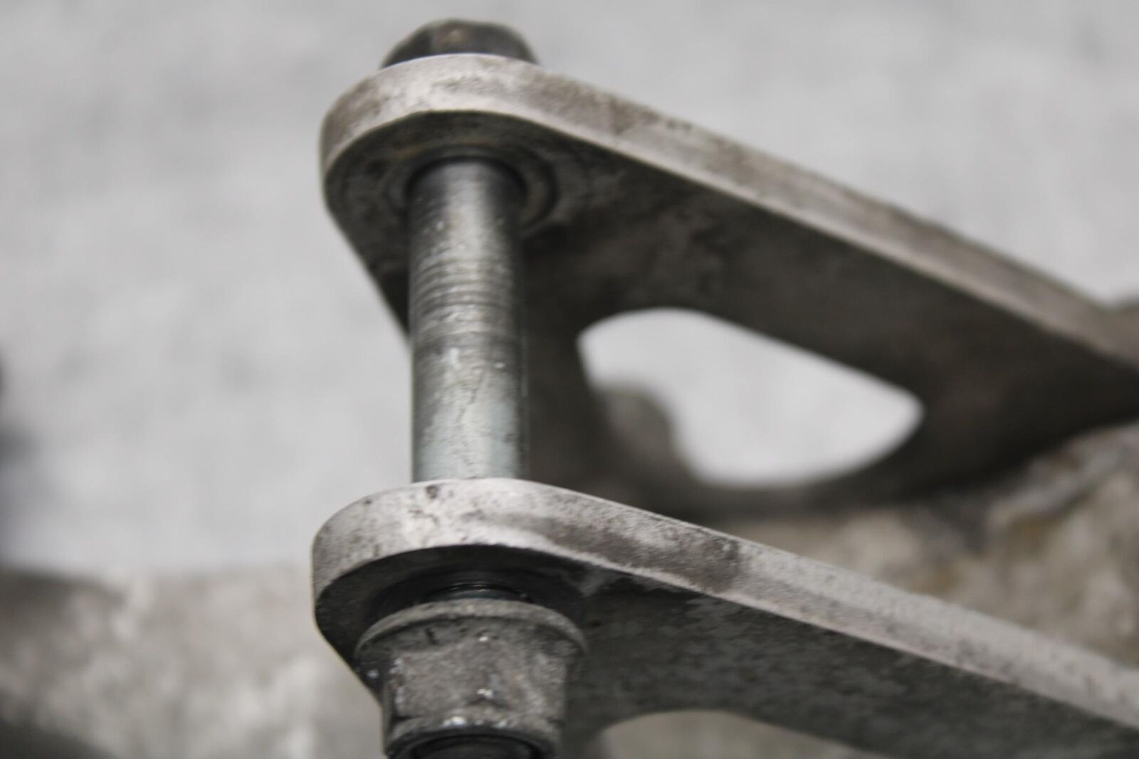 2011 Suzuki GSXR600 REAR DOGBONE SHOCK LINKAGE LINK BB94