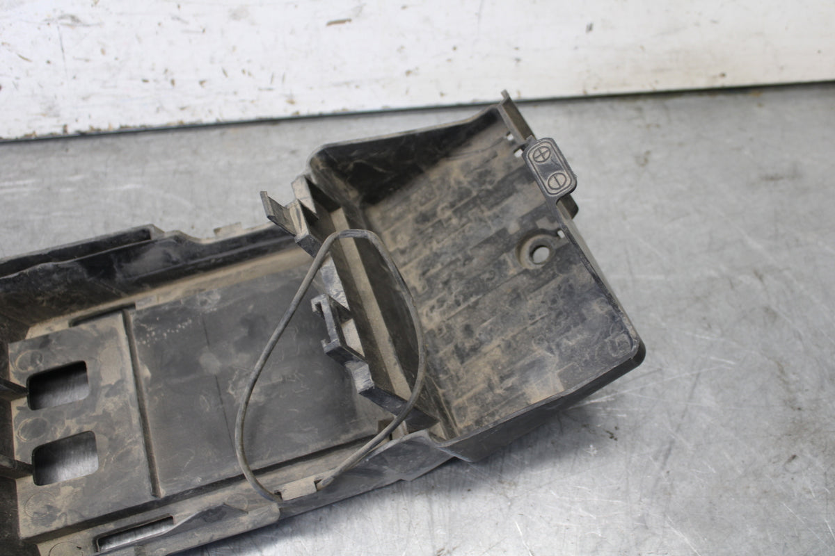 06-07 SUZUKI GSXR 600 REAR BACK TAIL UNDERTAIL BATTERY TRAY PLASTIC BB694
