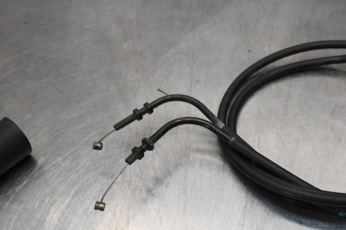 05 TRIUMPH ROCKET III THROTTLE CABLES LINES BB186