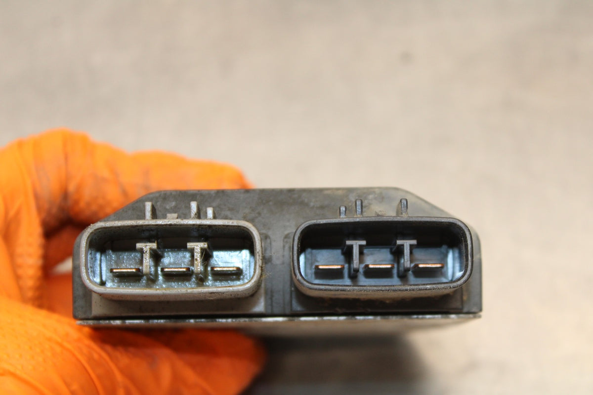 05 TRIUMPH ROCKET III RECTIFIER VOLTAGE REGULATOR BB186