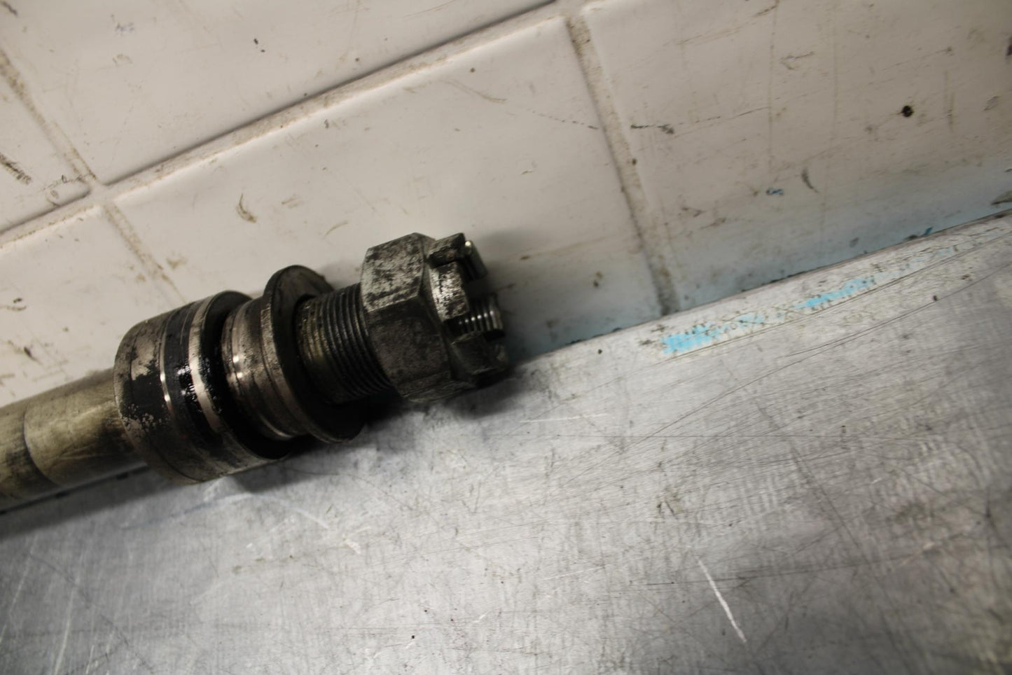 2009 Kawasaki Ninja ZX6R ZX600R REAR AXLE BACK WHEEL RIM PIVOT BOLT AXEL BB548