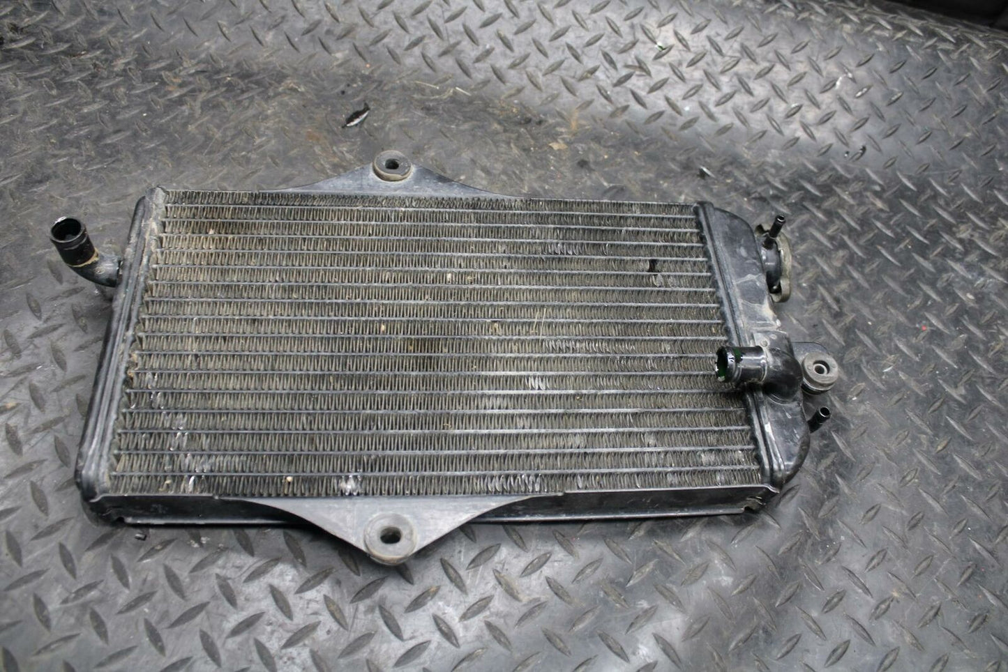 2004 Yamaha Banshee 350 YFZ350 ENGINE RADIATOR MOTOR COOLER  RADIATER BB232