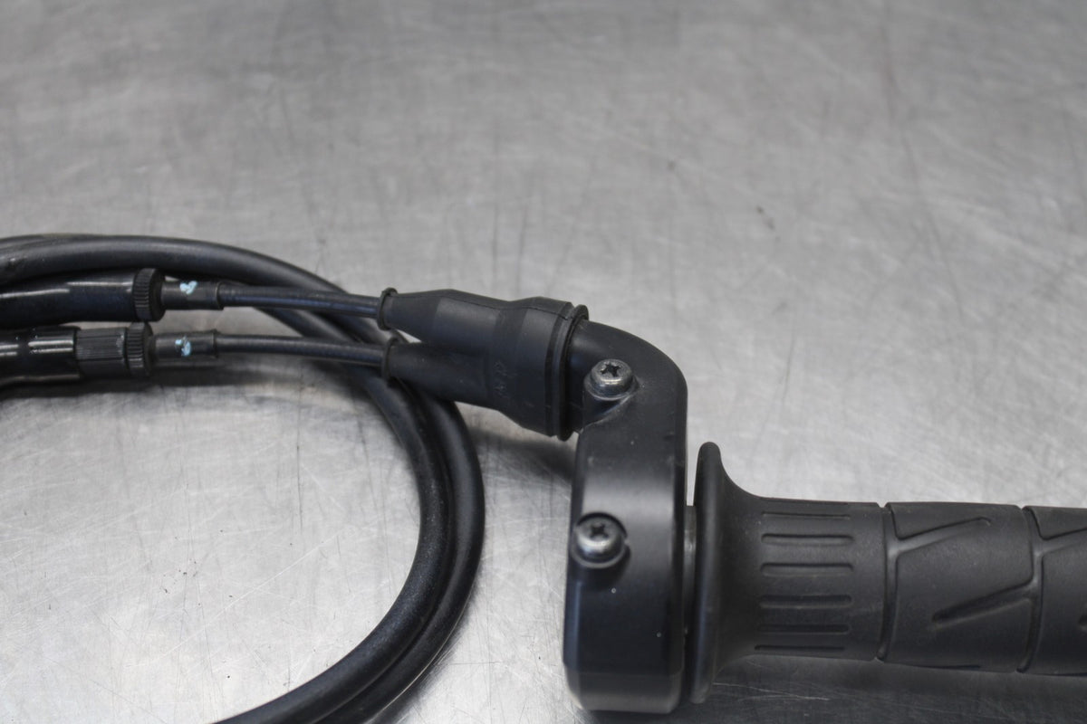 23 KAWASAKI Z900RS THROTTLE CABLES LINES & HOUSING BB935