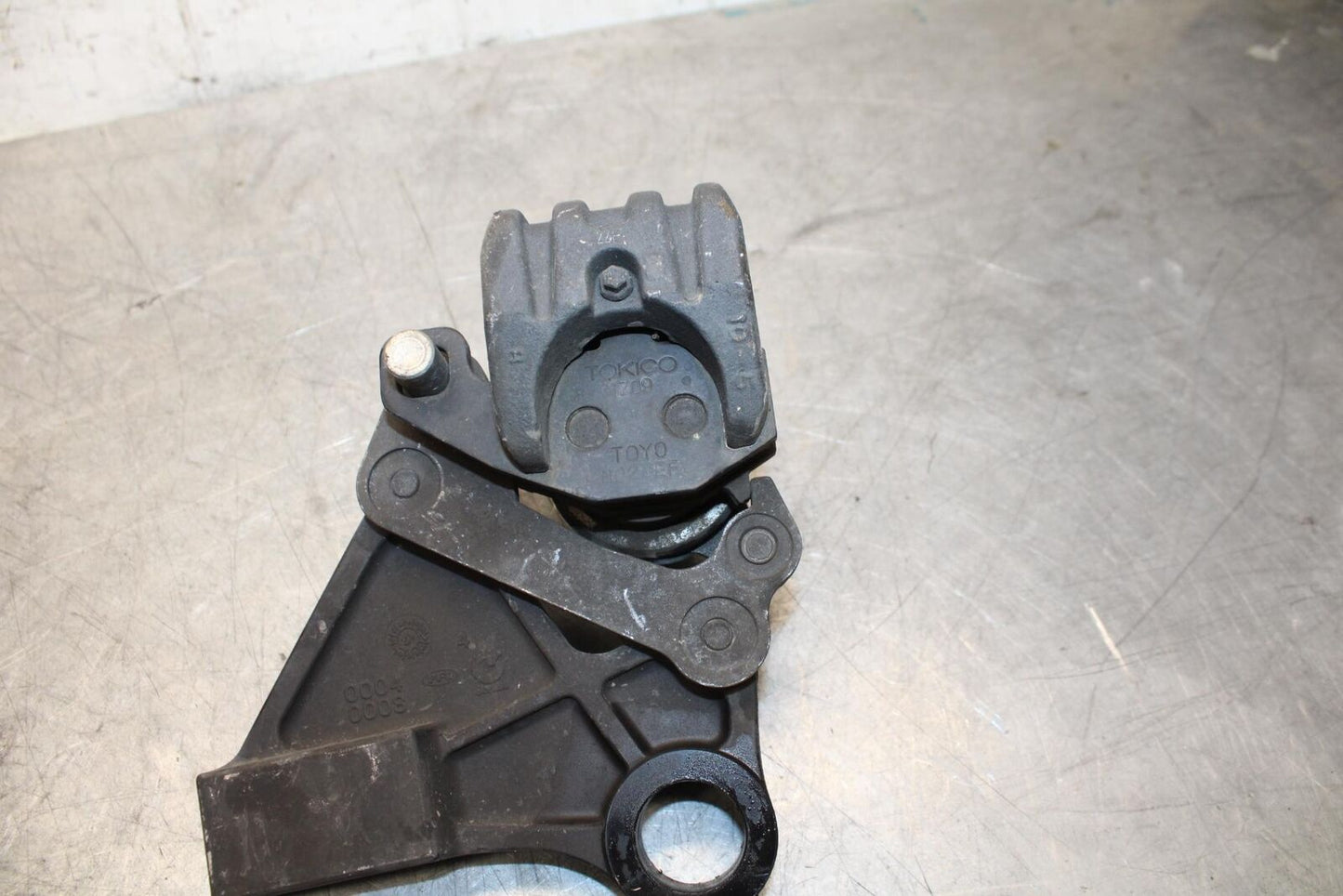 2012 Kawasaki Ninja ZX6R ZX600R REAR BACK BRAKE CALIPER W MOUNT BRACKET BB529