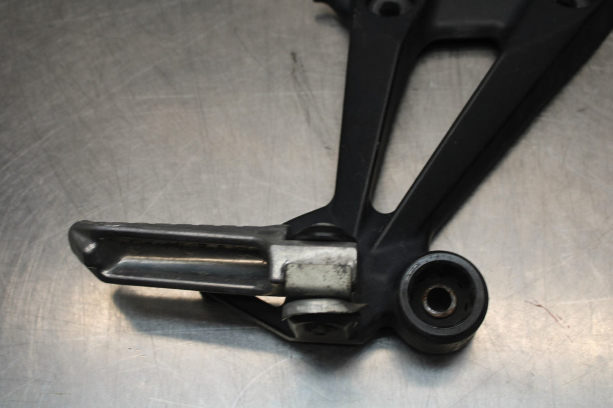 09 KAWASAKI NINJA 250R REAR BACK PASSENGER PEG SET PAIR BB824