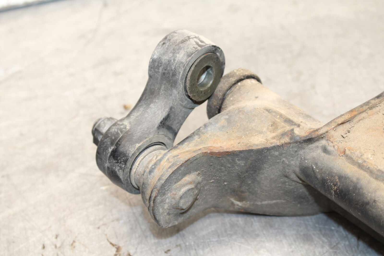 85-86 SUZUKI MADURA 1200 REAR BACK SHOCK ABSORBER MOUNT  BB691