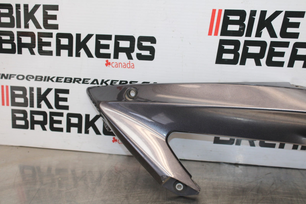 06-07 YAMAHA YZF R6 RIGHT FRONT UPPER SIDE FAIRING COWL PLASTIC BB00