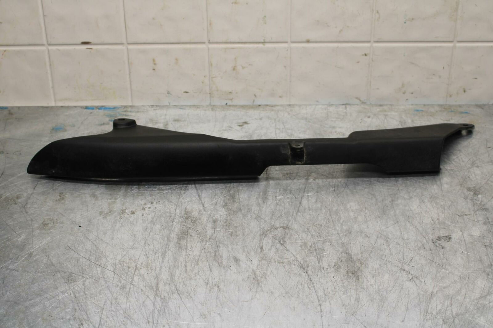 19-20 KAWASAKI NINJA ZX6R REAR BACK DRIVE CHAIN GUARD COVER SHIELD BB419