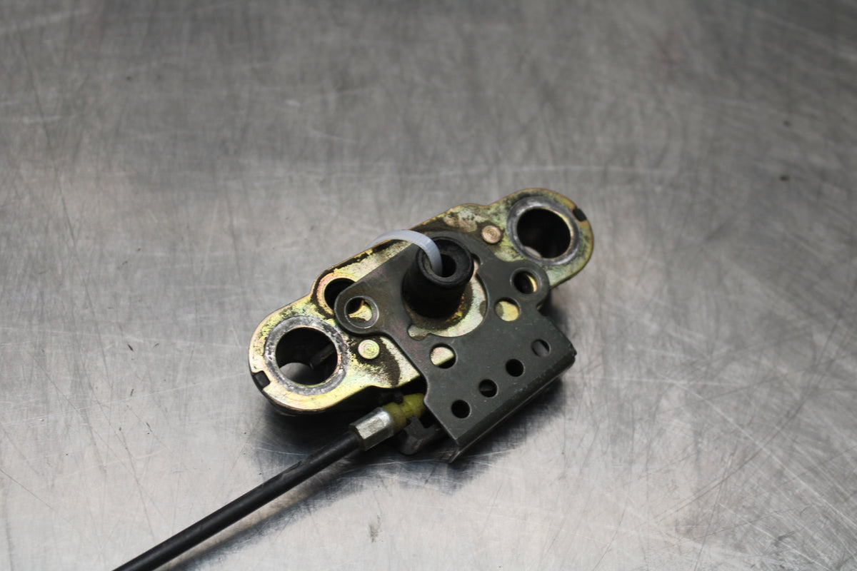 04-05 KAWASAKI NINJA ZX10R REAR PASSENGER SEAT LATCH LOCK ASSEMBLY BB163