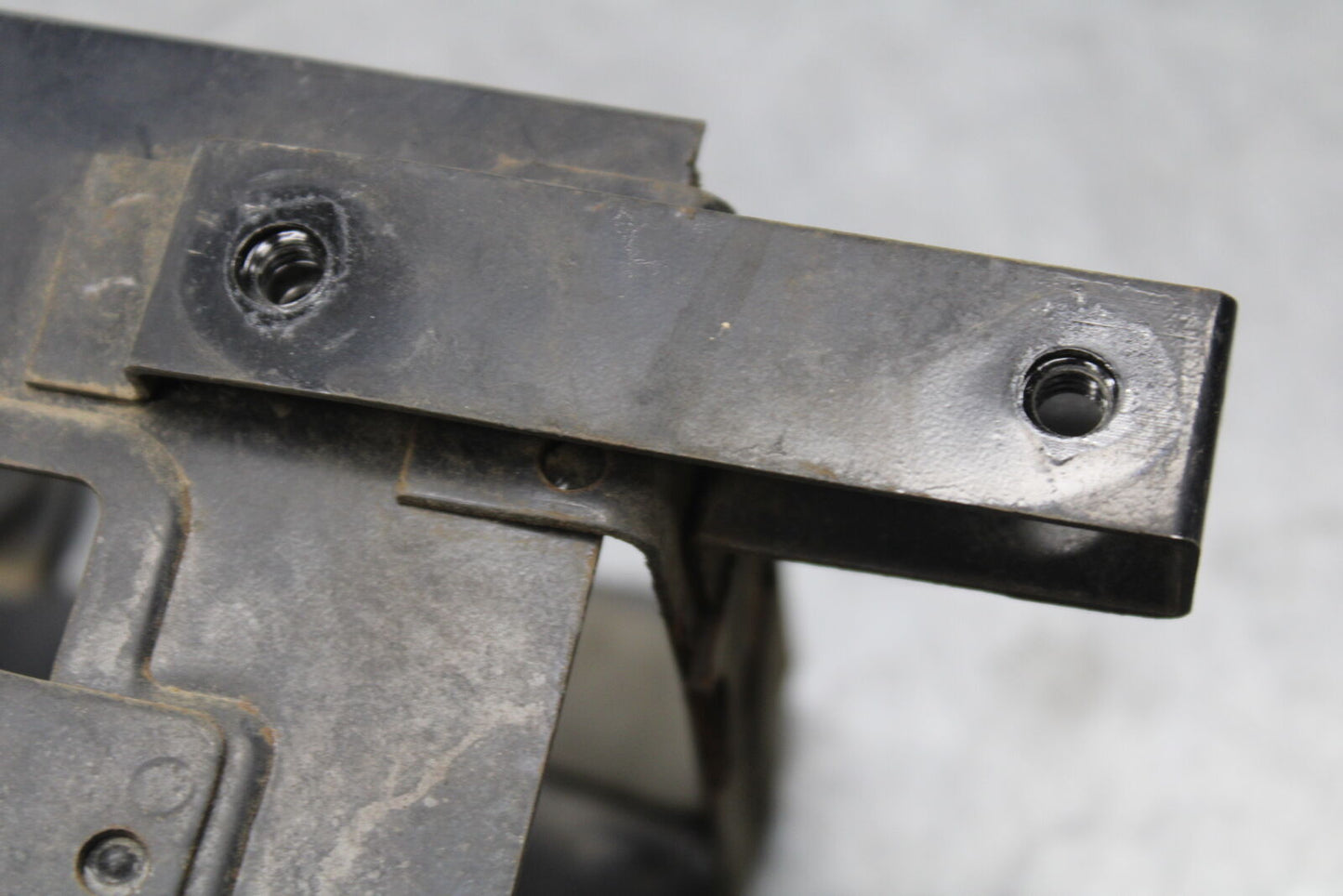 85-86 SUZUKI MADURA 1200 BATTERY TRAY BOX HOLDER  BB691