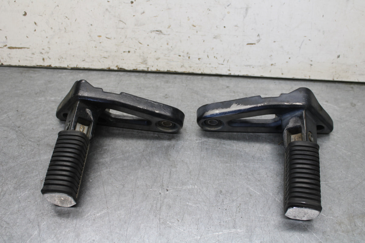 85-86 SUZUKI MADURA 1200 REAR PASSENGER FOOT STEP PEG  BB691