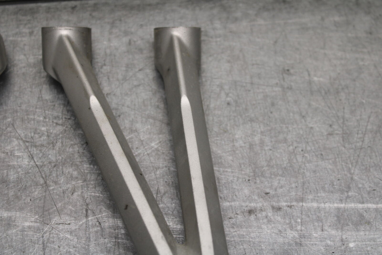 05-08 SUZUKI GSXR1000 REAR BACK PASSENGER PEG SET PAIR BB113