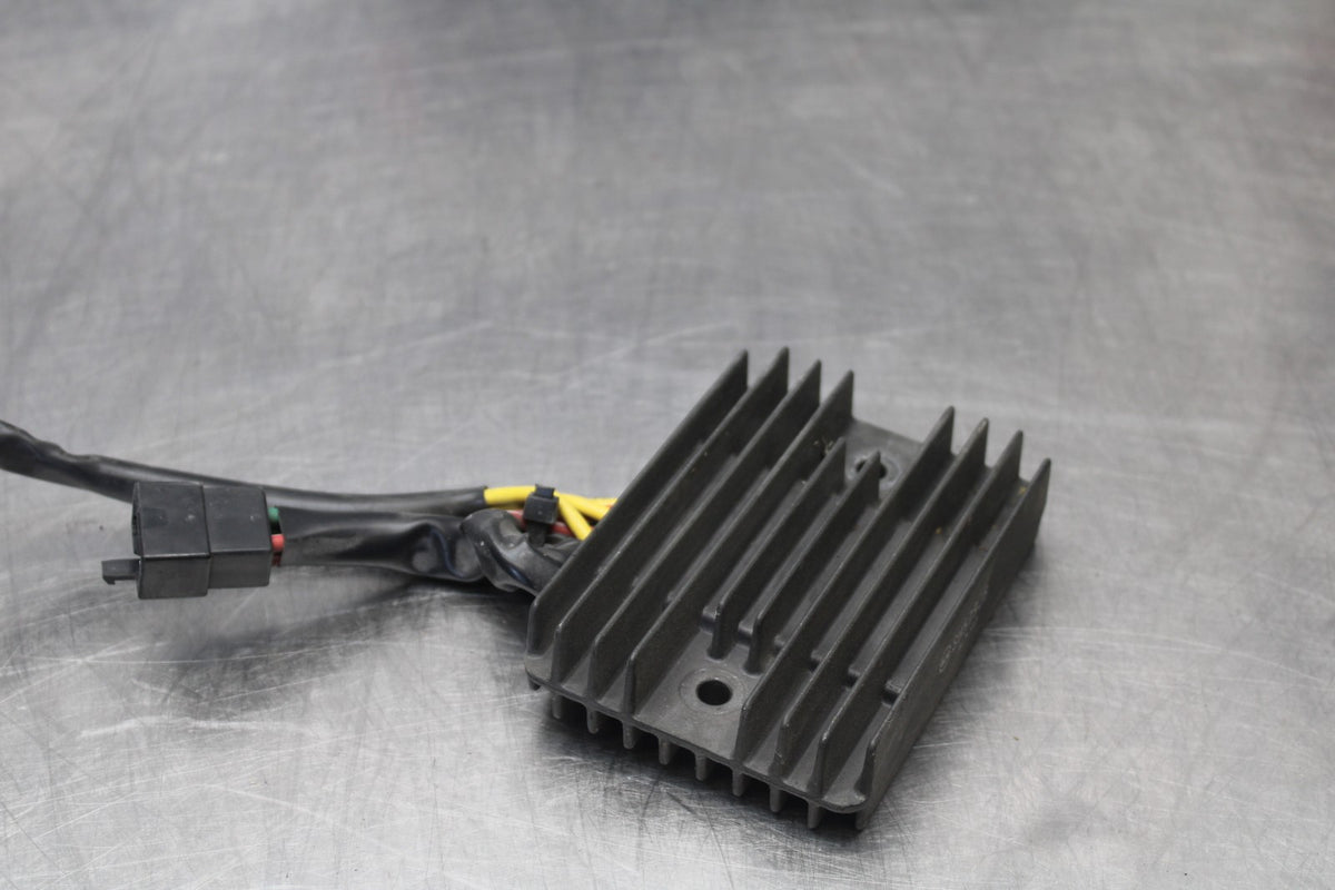 16 APRILIA TUONO V4 1100 RECTIFIER VOLTAGE REGULATOR BB905
