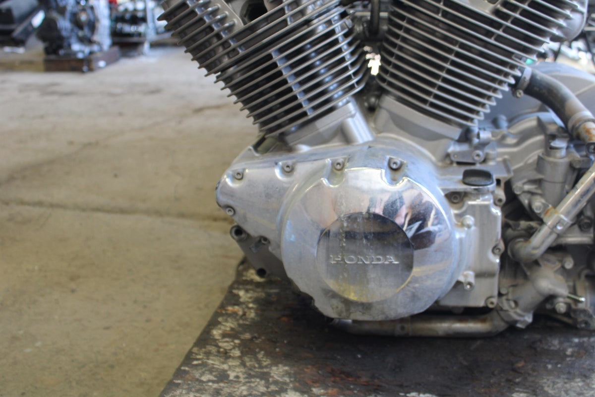 03-08 HONDA VTX1300C ENGINE MOTOR BB868