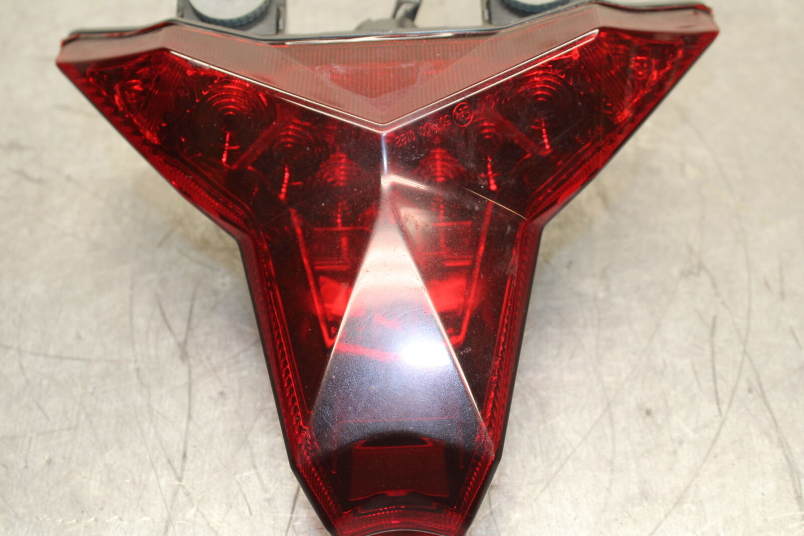 19-22 KAWASAKI Z400 REAR TAIL TAILLIGHT BACK BRAKE LIGHT BB738