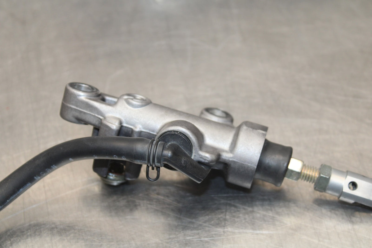 03-05 YAMAHA YZF R6  REAR BACK BRAKE MASTER CYLINDER W RESERVOIR BB793