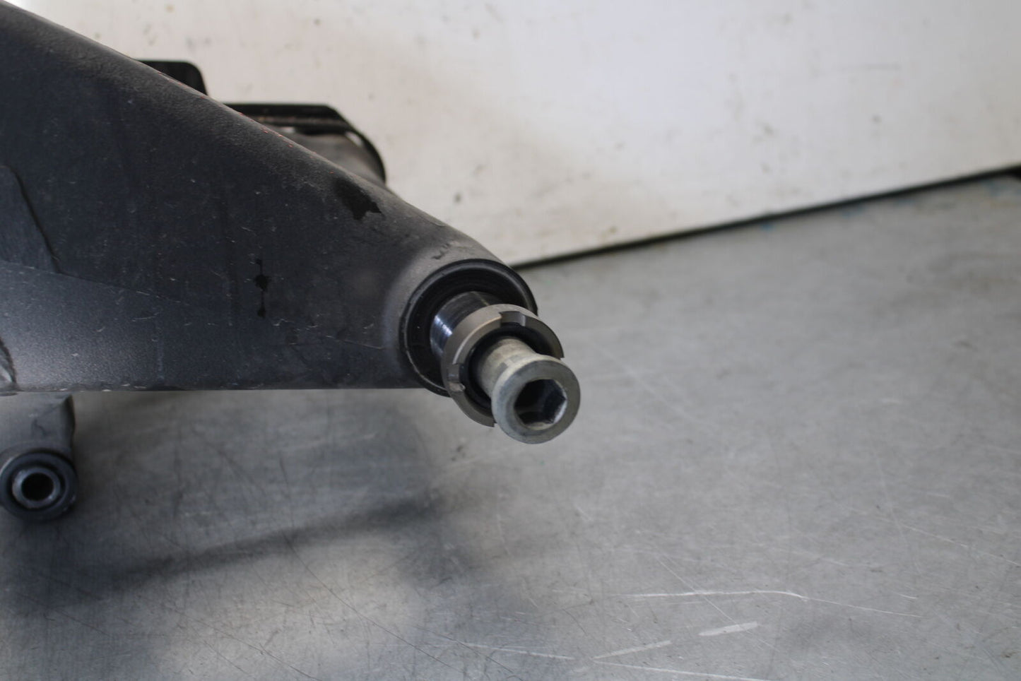 09-12 KAWASAKI NINJA ZX6R REAR SWINGARM BACK SWING ARM 33001-0212 BB698