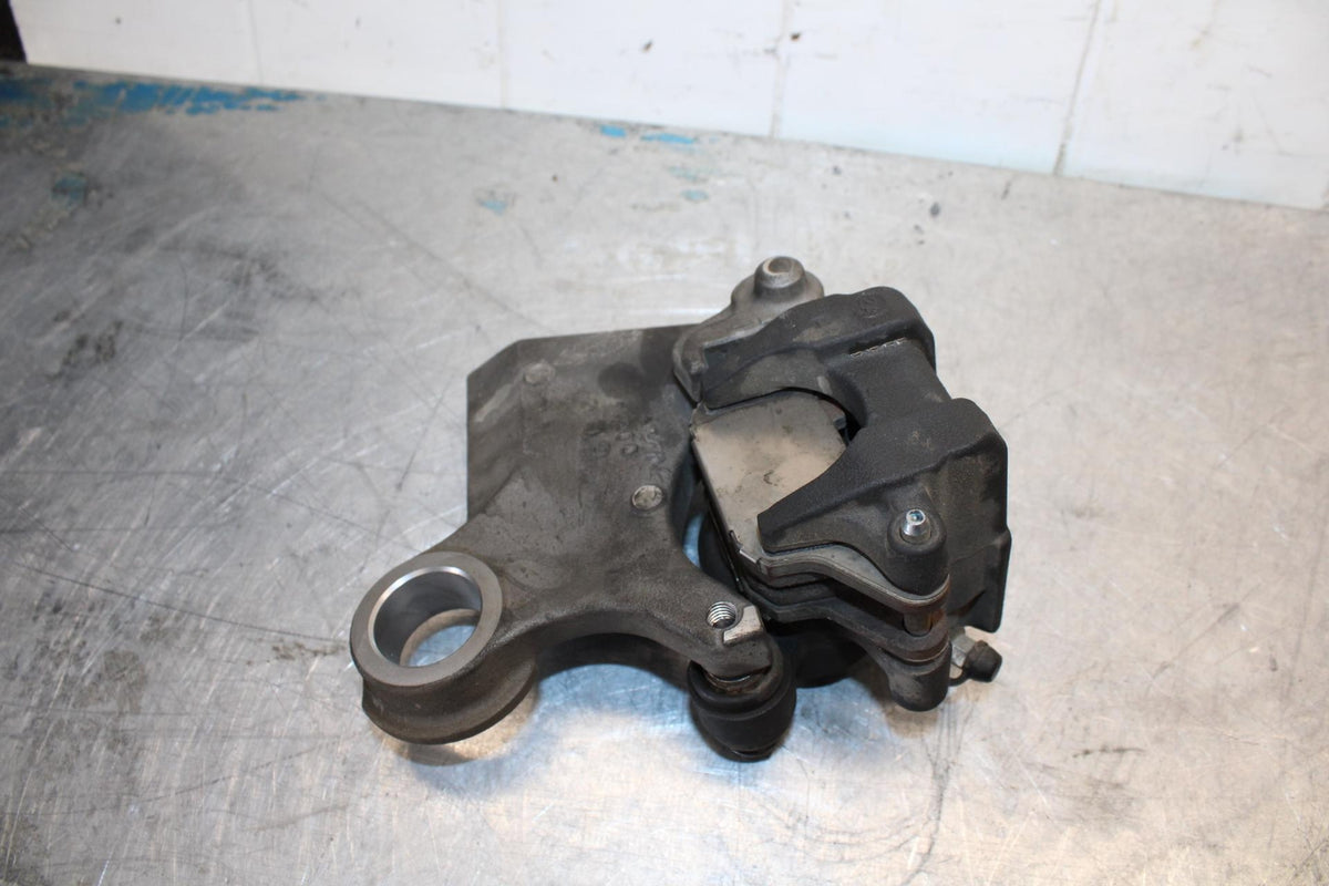 08-16 YAMAHA YZF R6 REAR  BRAKE CALIPER W MOUNT BRACKET 2C0-2580W-00-00 BB436