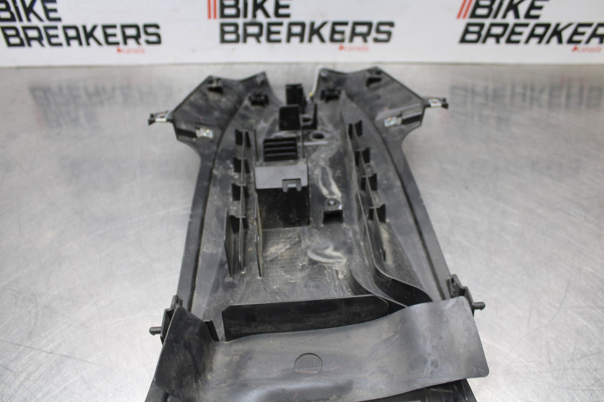 24 KAWASAKI NINJA 500 ABS REAR BACK TAIL UNDERTAIL FAIRING COWL FENDER BB818