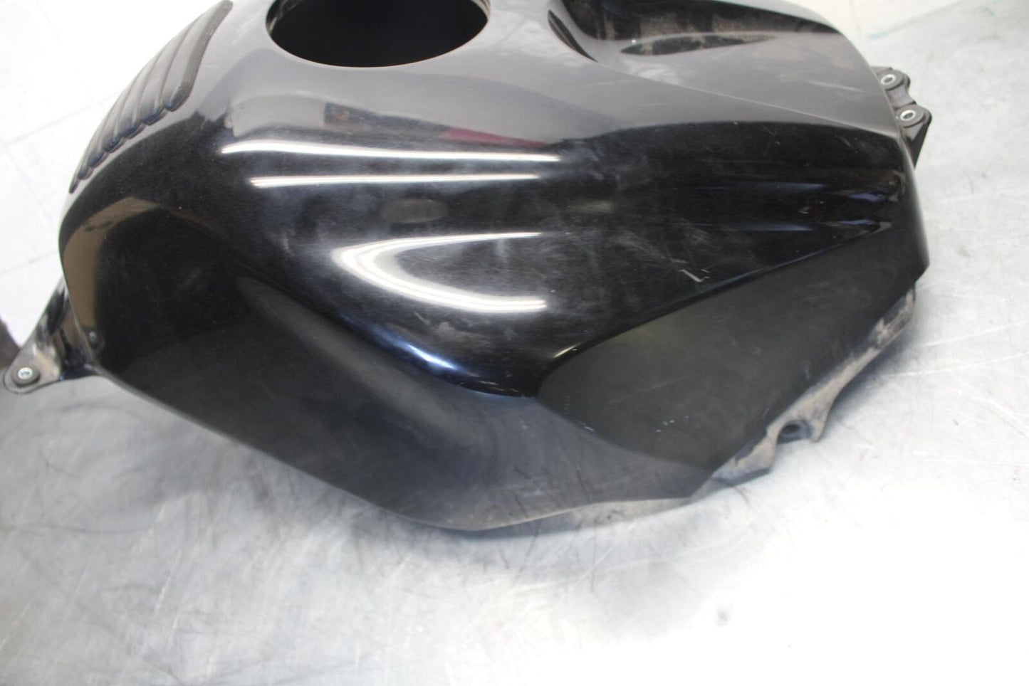 2004 Honda CBR600RR GAS TANK FUEL CELL COVER FAIRING COWL BB511