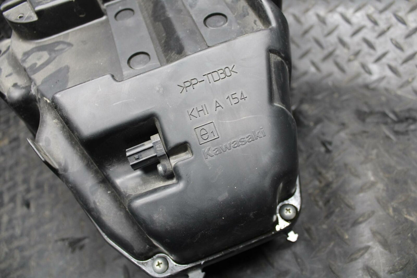 12-17 KAWASAKI NINJA 650 AIRBOX AIR INTAKE FILTER BOX 11010-0704 BB211