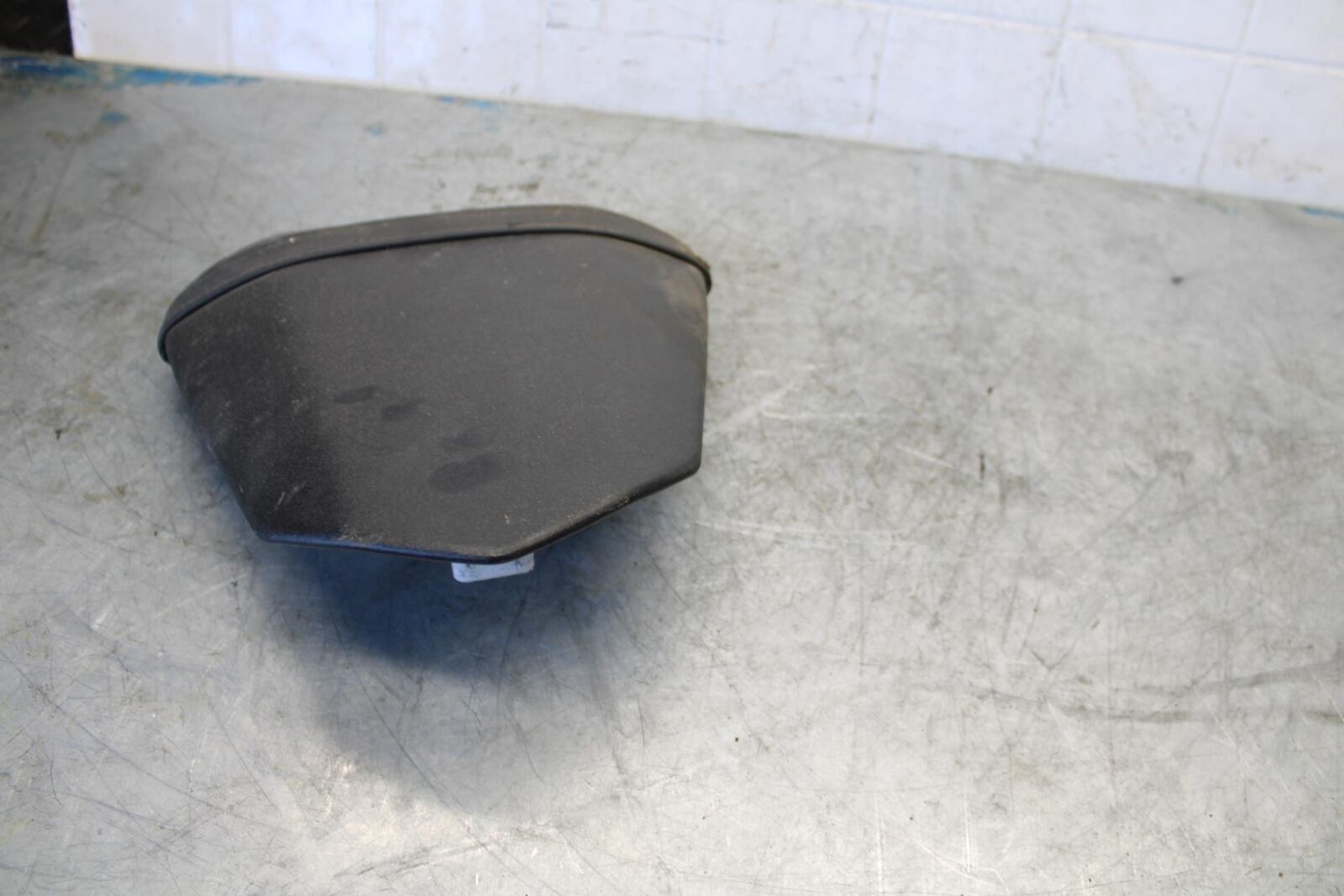08-16 YAMAHA YZF R6 REAR BACK PASSENGER TANDEM SEAT PAD SADDLE PILLION BB431