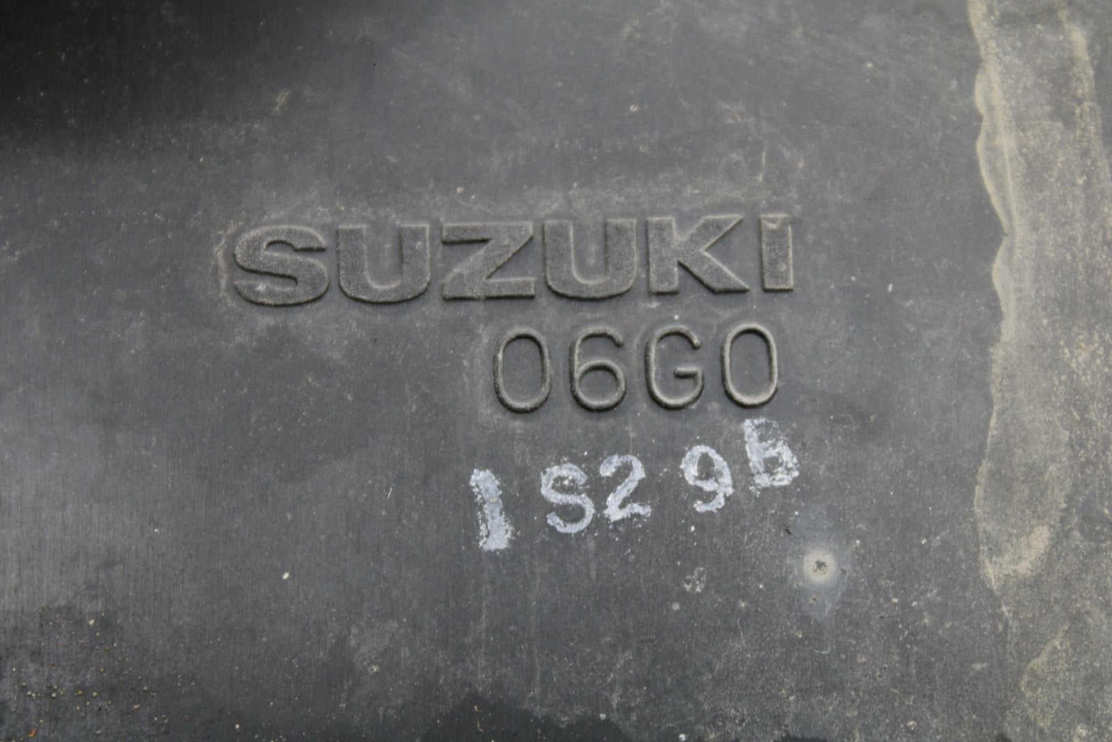 02-03 SUZUKI VSTROM 1000 AIR CLEANER FILTER BOX AIRBOX BB331