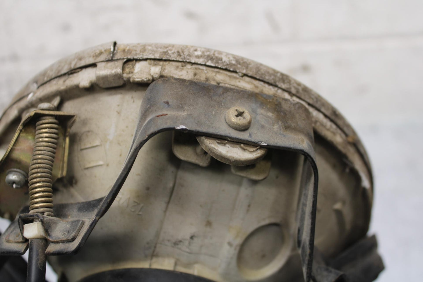 2005 Kawasaki Vulcan 1500 VN1500N Classic SINGLE HEADLIGHT HEAD LAMP LIGHT BB576