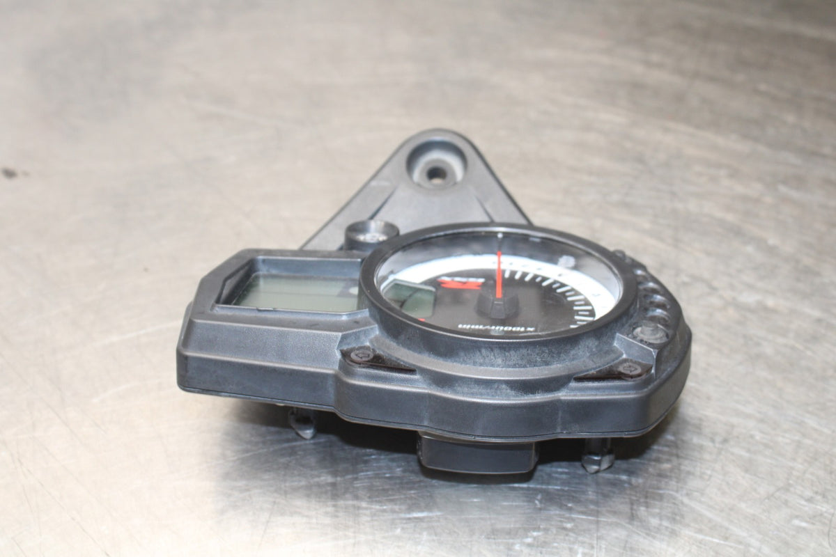 08-10 SUZUKI GSXR 600 SPEEDO GAUGES DISPLAY CLUSTER SPEEDOMETER TACHOMETER BB765
