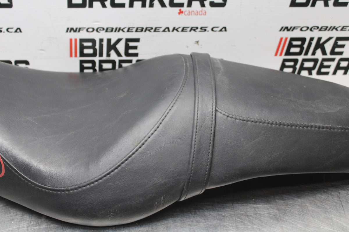 07 HARLEY-DAVIDSON SPORTSTER 1200 CUSTOM XL1200C SADDLE SEAT  BB833