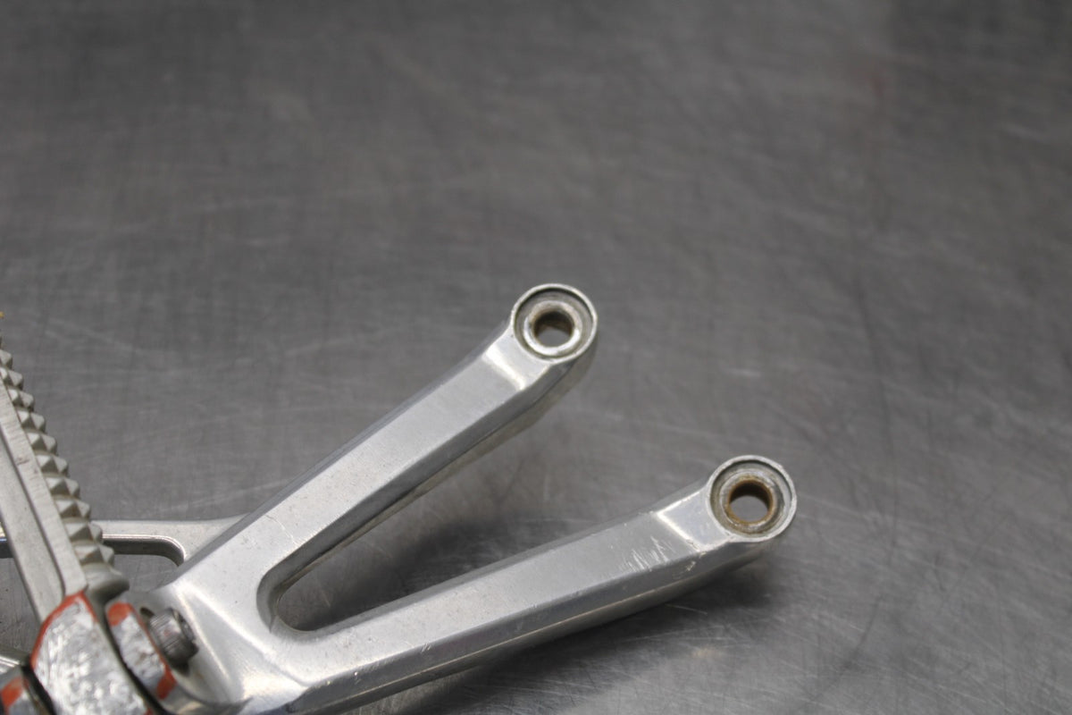 03 YAMAHA YZF R1 RIGHT REAR BACK PASSENGER PEG BB895