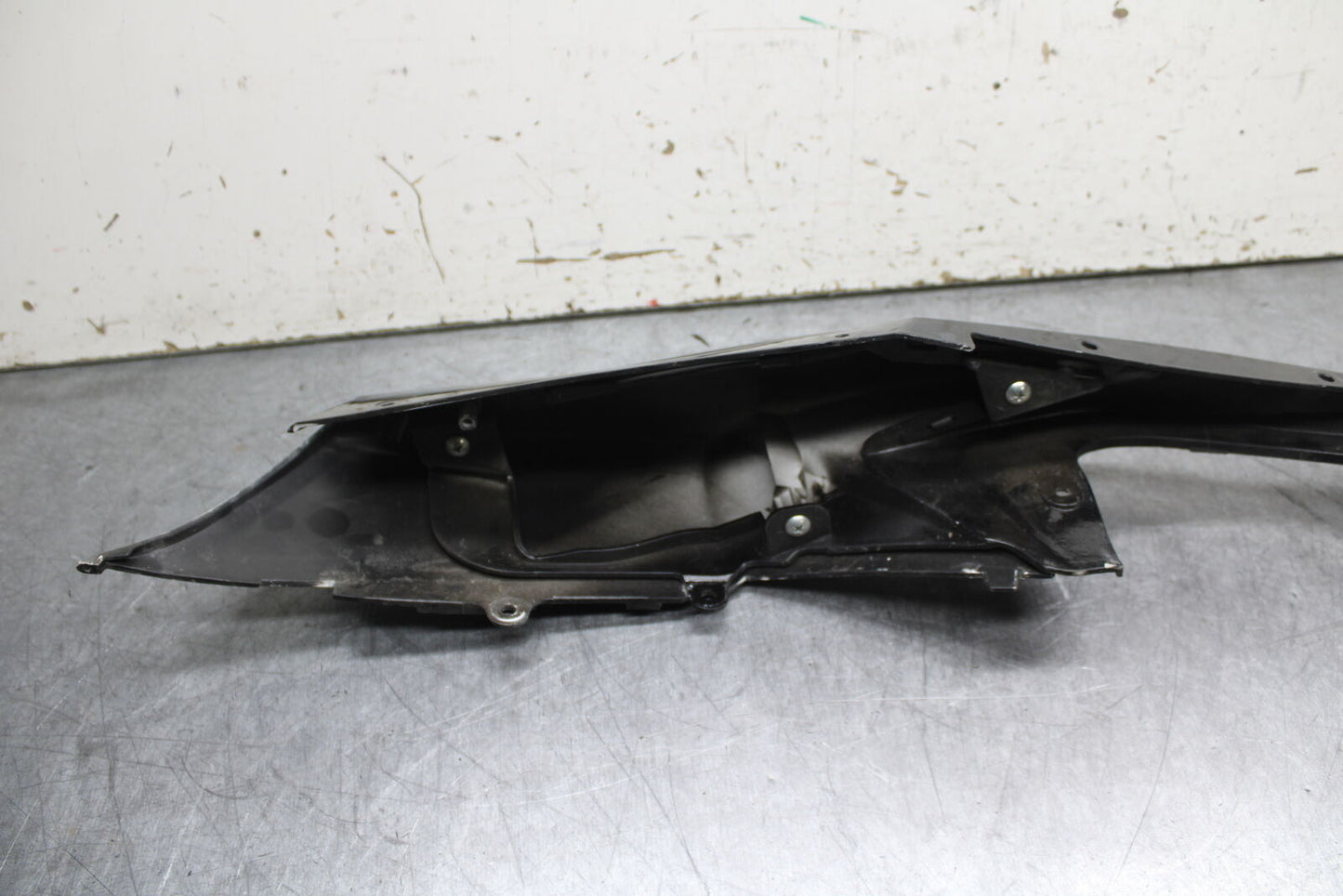 08-10 SUZUKI GSXR 600  RIGHT REAR BACK TAIL FAIRING COWL SHROUD BB101
