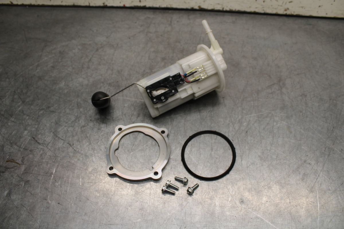 22-24 YAMAHA XSR900 FUEL PUMP GAS PETROL SENDER UNIT BB710