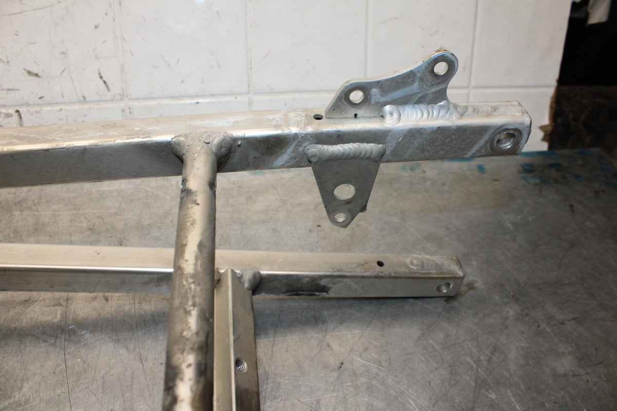 2000 Honda CBR600F4 REAR BACK TAIL SUBFRAME SUB FRAME BB552