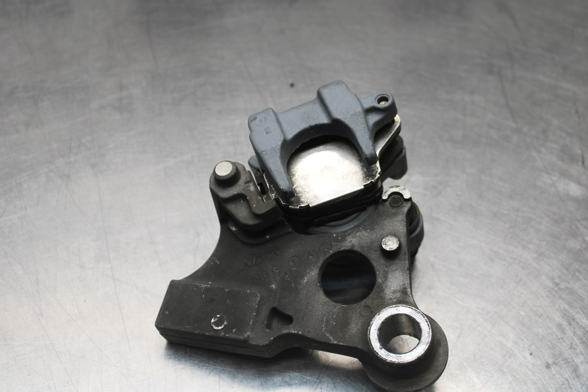 01-06 HONDA CBR600F4I REAR BACK BRAKE CALIPER W MOUNT BRACKET BB778
