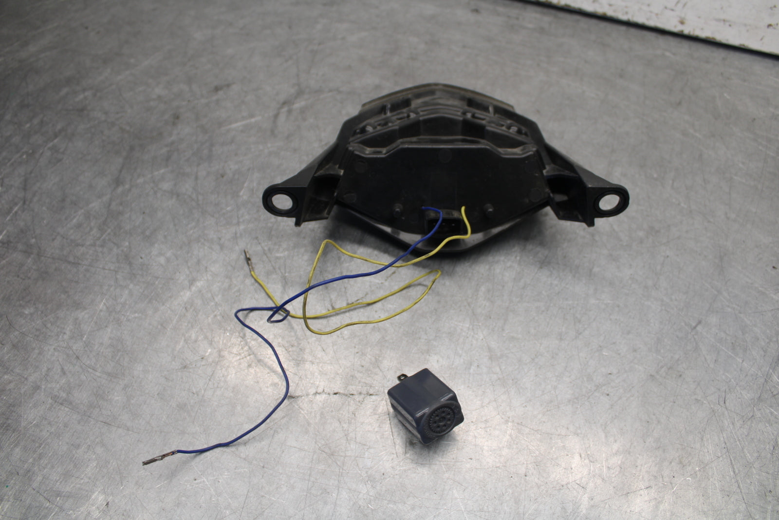 09-12 KAWASAKI NINJA ZX6R AFTERMARKET REAR TAIL TAILLIGHT BACK BRAKE LIGHT BB698