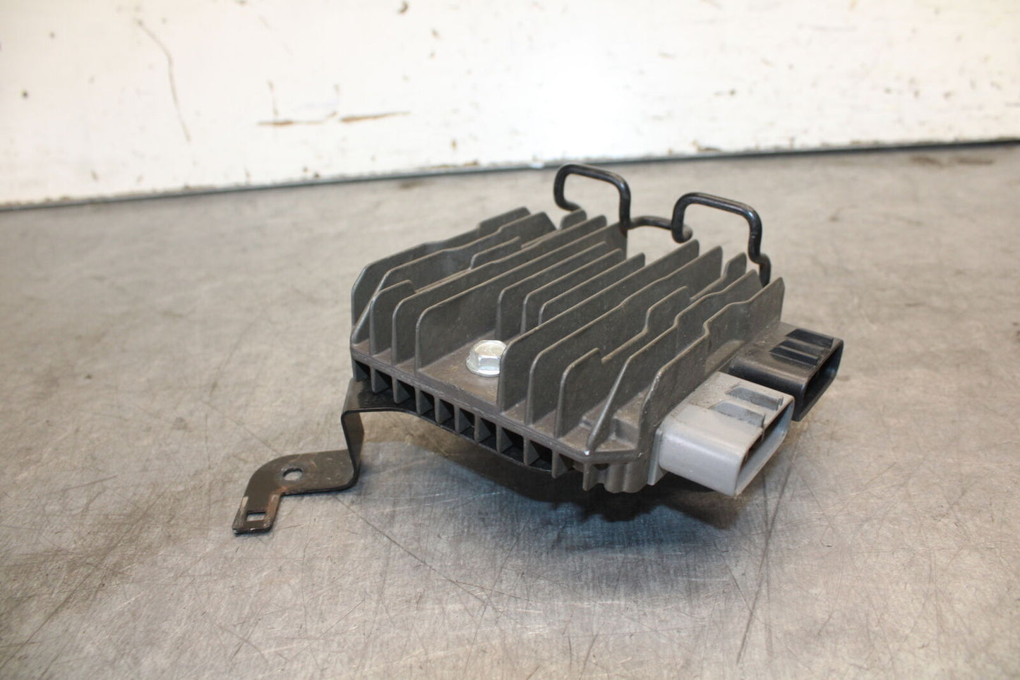 13-18 KAWASAKI NINJA ZX6R RECTIFIER VOLTAGE REGULATOR  BB682