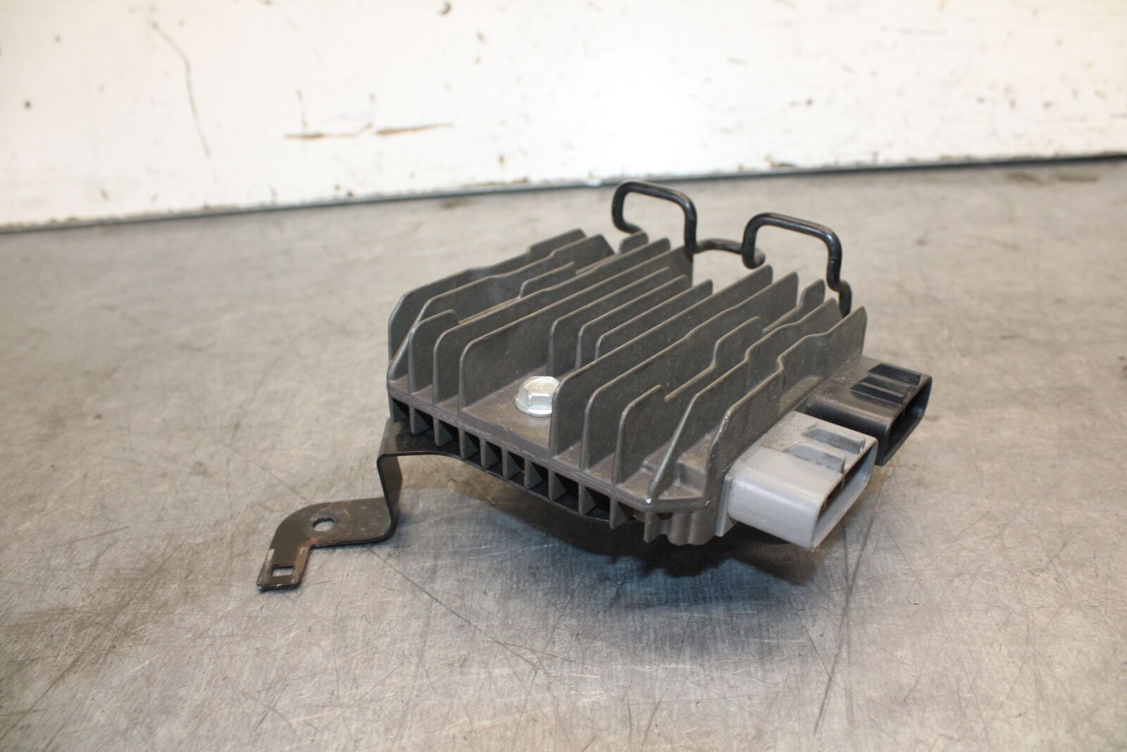 13-18 KAWASAKI NINJA ZX6R RECTIFIER VOLTAGE REGULATOR  BB682