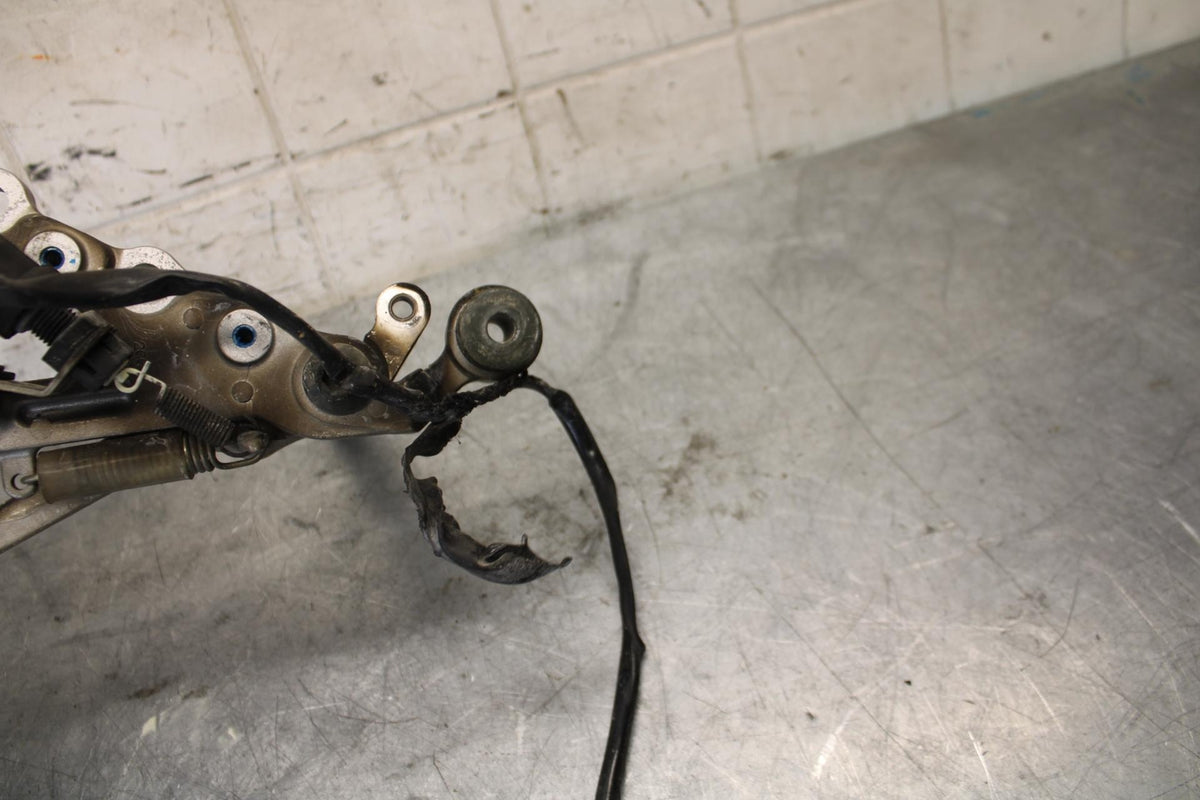 2007 Yamaha YZF R6 RIGHT REARSET REAR SET DRIVER FOOT PEG REST STOP BB522