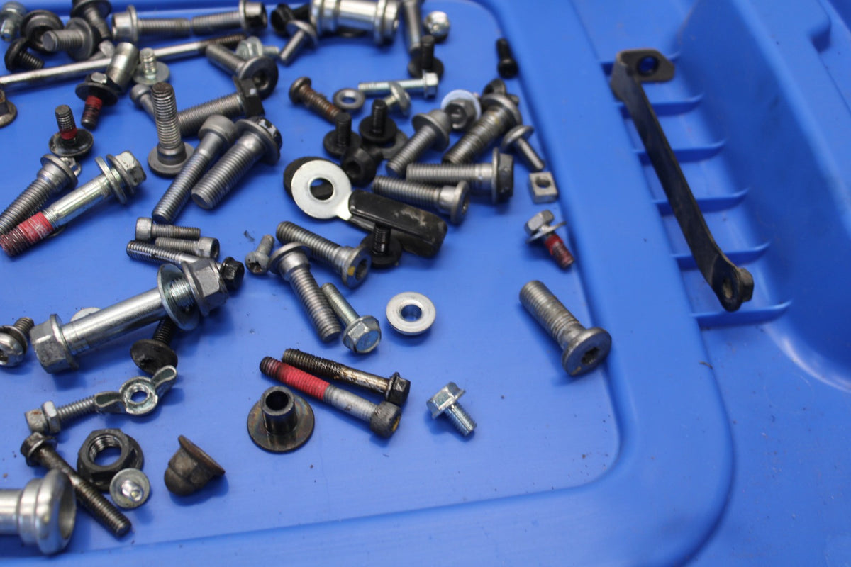 23 KAWASAKI Z900RS MOUNTING BOLTS HARDWARE SCREWS BB935