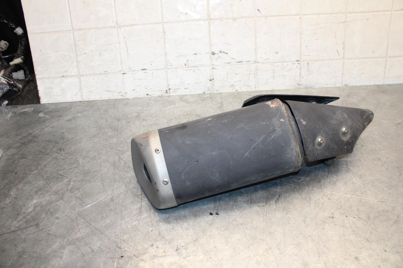 2015 Yamaha YZF R3 EXHAUST  MUFFLER SLIP ON CAN SILENCER 2MS-E4710-00-00 BB526