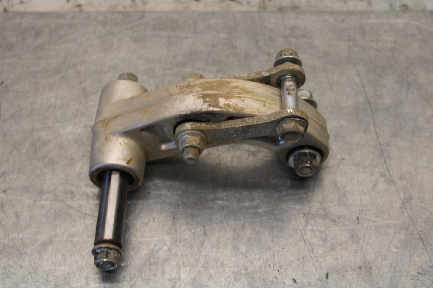 2015 Yamaha FZ09 REAR DOGBONE SHOCK LINKAGE LINK 1RC-2217A-00-00 BB69