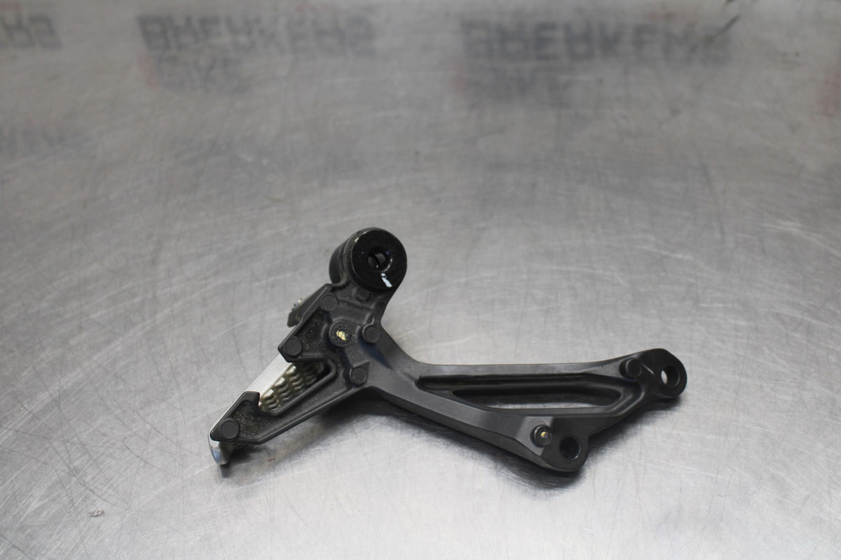 25 KAWASAKI Z900 RIGHT REAR BACK PASSENGER PEG BB928