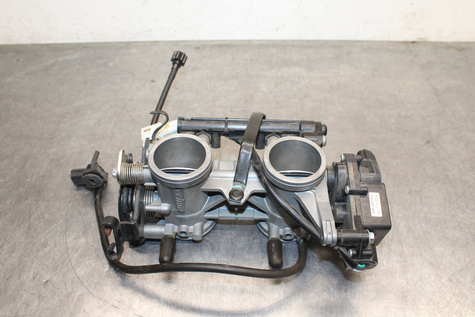 12-17 KAWASAKI NINJA 650 MAIN FUEL INJECTORS / THROTTLE BODIES BB129