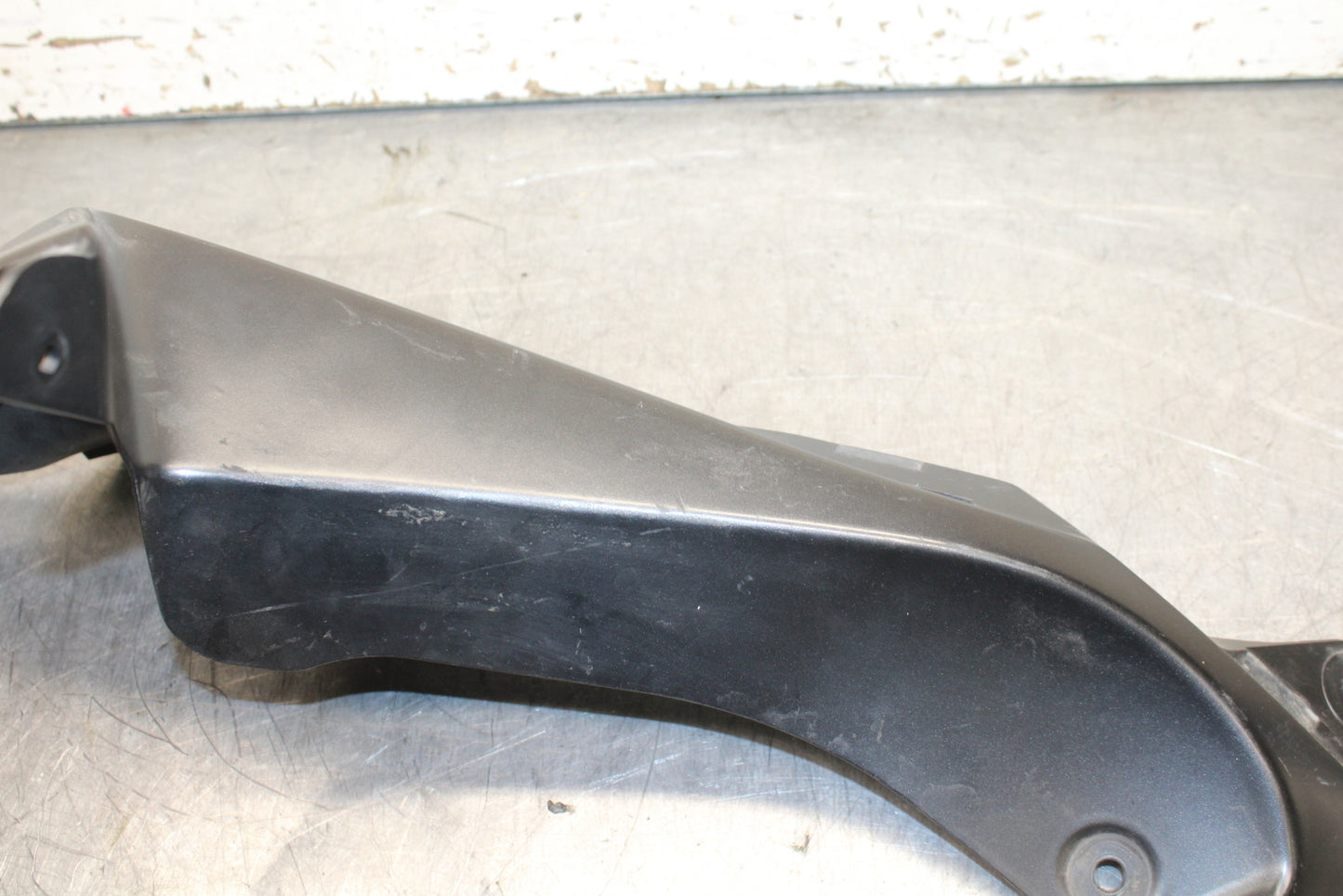 08-10 SUZUKI GSXR 600  RIGHT FRONT UPPER MID SIDE FAIRING COWL PLASTIC BB630