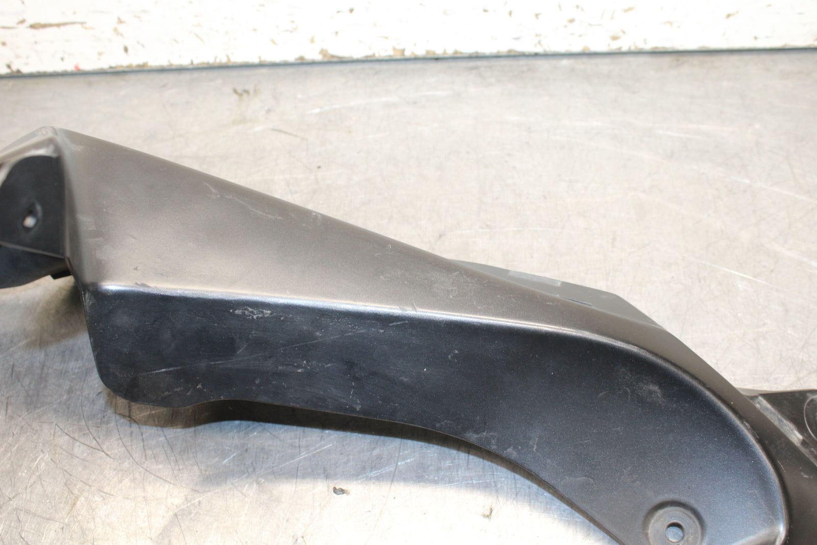 08-10 SUZUKI GSXR 600  RIGHT FRONT UPPER MID SIDE FAIRING COWL PLASTIC BB630