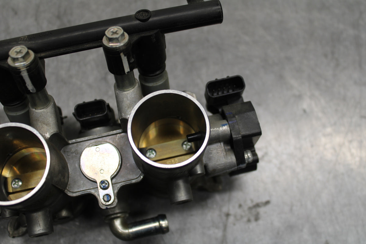 19-21 YAMAHA YZF R3 MAIN FUEL INJECTORS / THROTTLE BODIES BB121