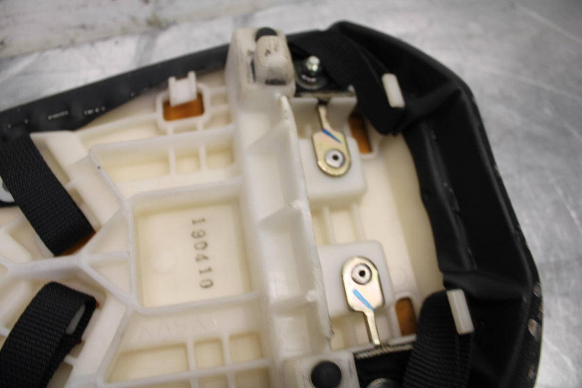 04-06 YAMAHA YZF R1 REAR BACK PASSENGER TANDEM SEAT PAD SADDLE PILLION BB491