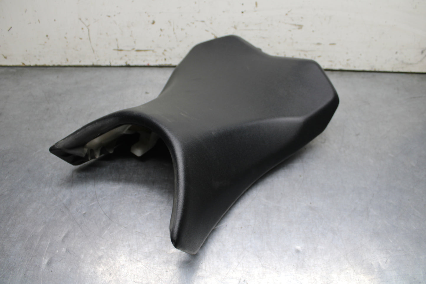 12-13 KAWASAKI Z1000 FRONT DRIVERS SEAT PAD SADDLE PILLION BB743